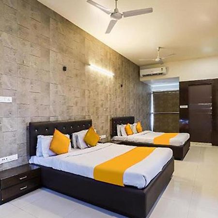 Hotel O Marigold Surat Bagian luar foto
