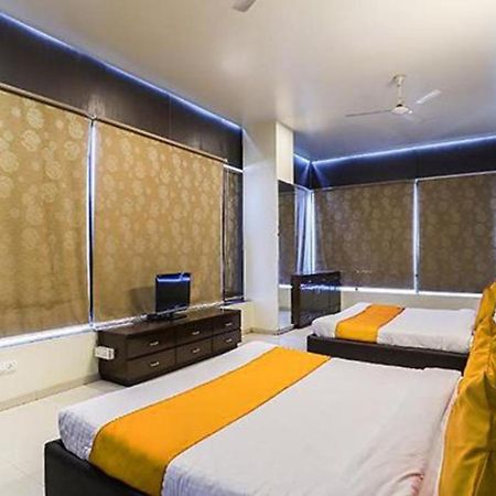 Hotel O Marigold Surat Bagian luar foto