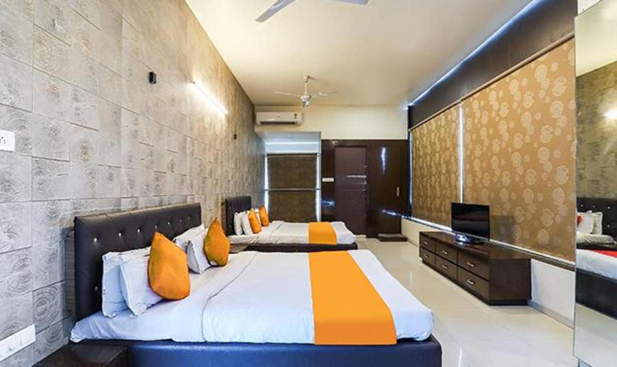 Hotel O Marigold Surat Bagian luar foto