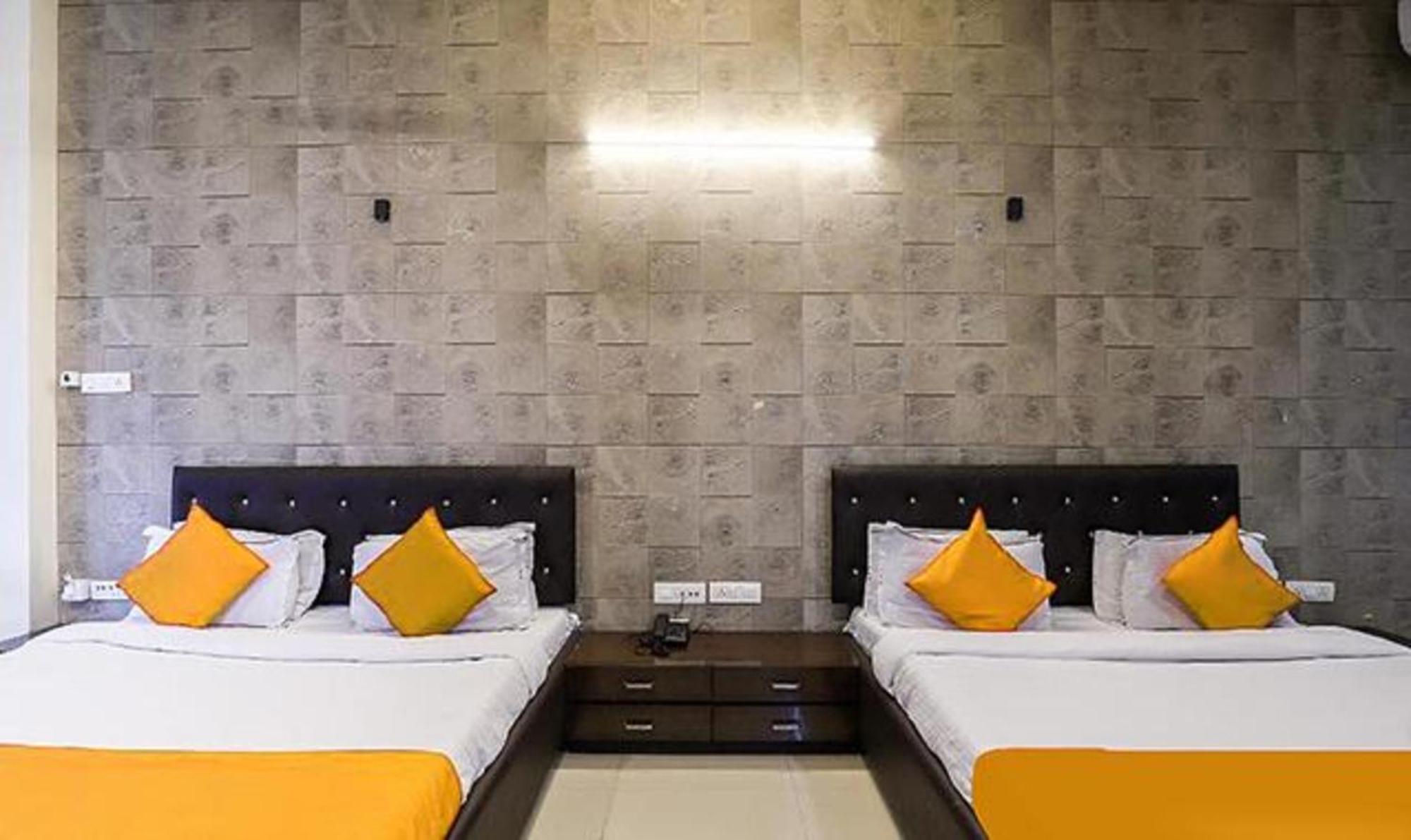 Hotel O Marigold Surat Bagian luar foto